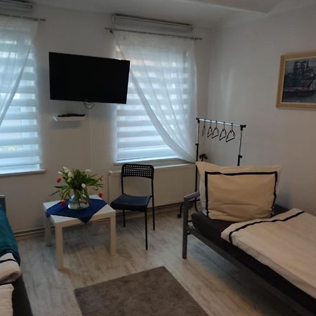 Ferienwohnung mit separatem Eingang und Parkplatz Dorf Mecklenburg Exterior foto
